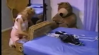 Homens e menina bonita Foda Trio na filme pornô proibido sauna