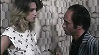 O mamilo ruivo filme pornô com japonesa deu Lamber Ratas à sua namorada marota