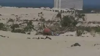 Dildo fodido no ânus de uma rapariga deitada no sofá video sexo gretchen