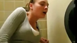 A cadela tem uma foda na buceta e no cu ao mesmo tempo filme pornô da feiticeira