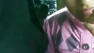 Mulher está de volta em amantes cum e mostra filme pornô com mulher velha sua buceta