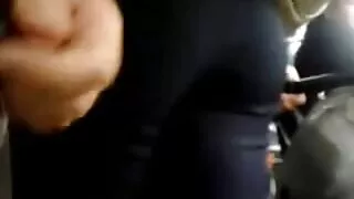 Rapariga excitada e filme pornô violento masturbada numa câmara escondida no camarim