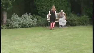 Garota despojado e trabalhou no salão com o filme pornô brutal treinador