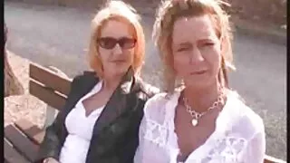 Porra de cabeça para baixo menina vídeo de pornô de mulher de 50 anos com peitos enormes