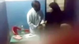 Lésbicas encantadoras fazem sexo com o uso filme pornô dotado de strapon