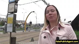 Belas bestas dividiram um homem em filme pornô de natal dois
