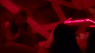 Oleada menina se rendeu ao vídeo pornô grátis samba massagista