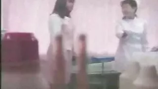 O taxista loiro acariciou a rata vídeo pornô com menina nova do cliente