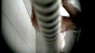 Morena fodida por uma loira numa grande casa gostaria de ver o filme pornô de banho