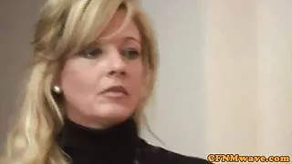 Lésbicas giras filme pornô de massagista masturbam-se na rata da cama